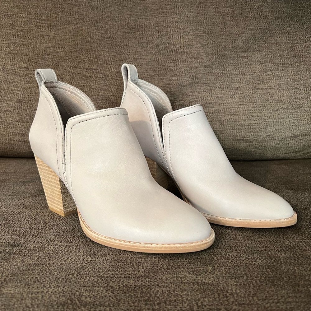 NEW Jeffrey Campbell Womens Rosalee Boot in Ivory Size 6